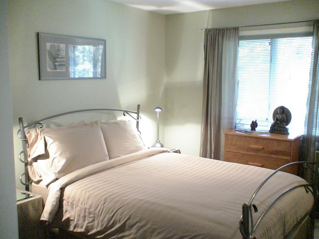 Redwood Meadows Bed And Breakfast Bragg Creek Cameră foto
