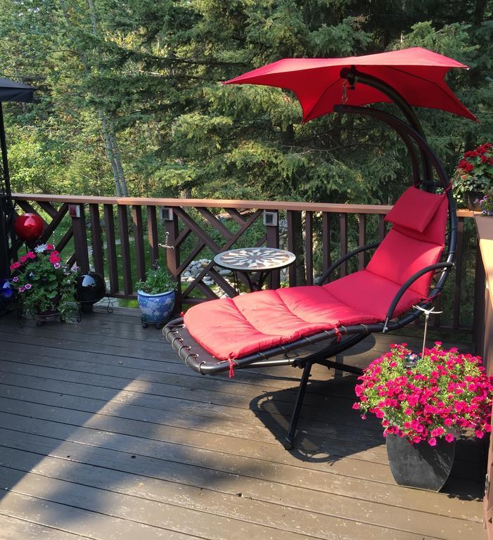 Redwood Meadows Bed And Breakfast Bragg Creek Exterior foto