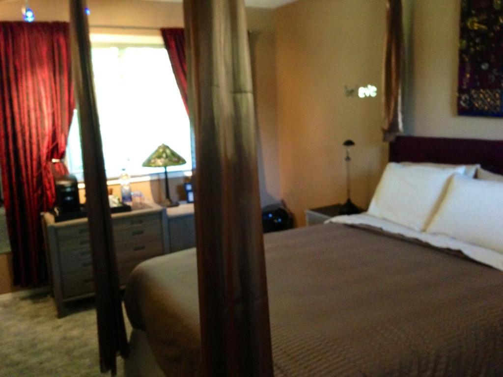 Redwood Meadows Bed And Breakfast Bragg Creek Cameră foto