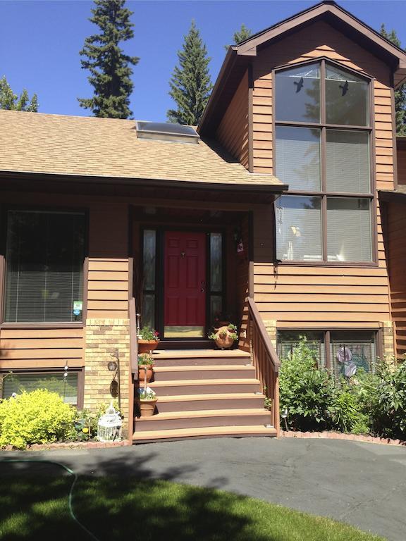 Redwood Meadows Bed And Breakfast Bragg Creek Exterior foto