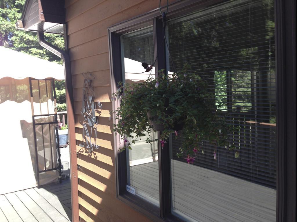 Redwood Meadows Bed And Breakfast Bragg Creek Exterior foto